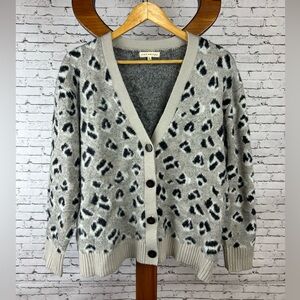 Retrology Women's Classic Gray Fuzzy Leopard Print Cardigan size XL